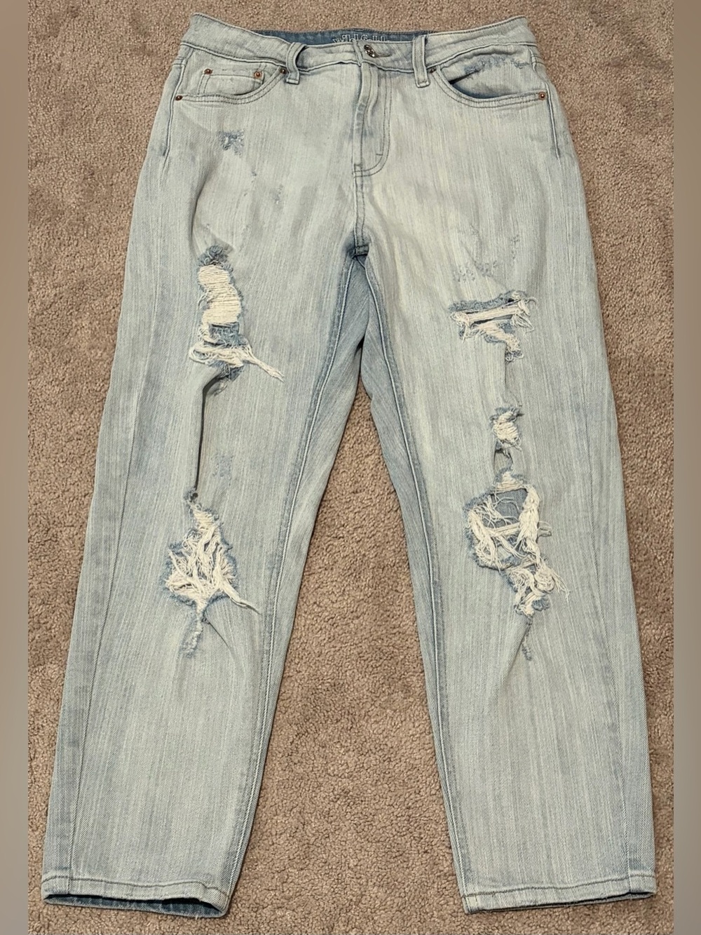 Women’s Light Blue Distressed High Rise Mom Jeans Size 6 Measured 30x28
